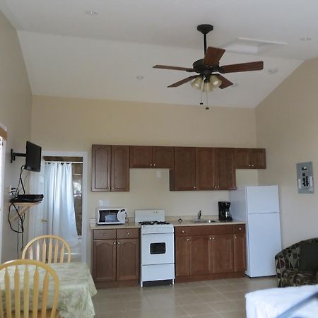 Halls Cottages Honey Harbor 外观 照片