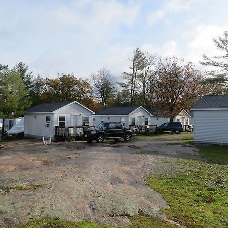 Halls Cottages Honey Harbor 外观 照片