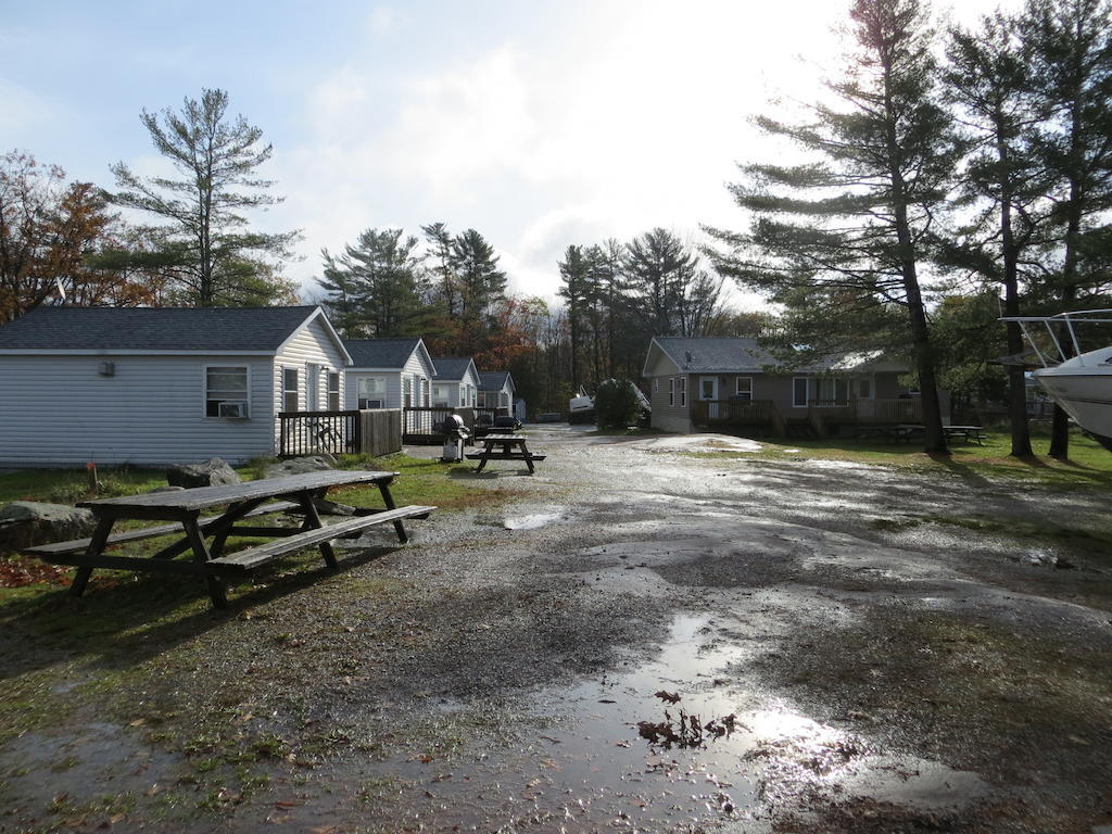 Halls Cottages Honey Harbor 外观 照片