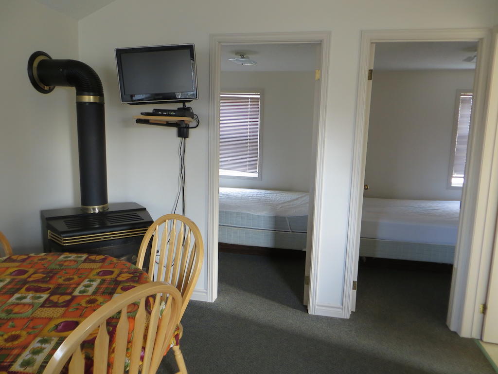 Halls Cottages Honey Harbor 客房 照片