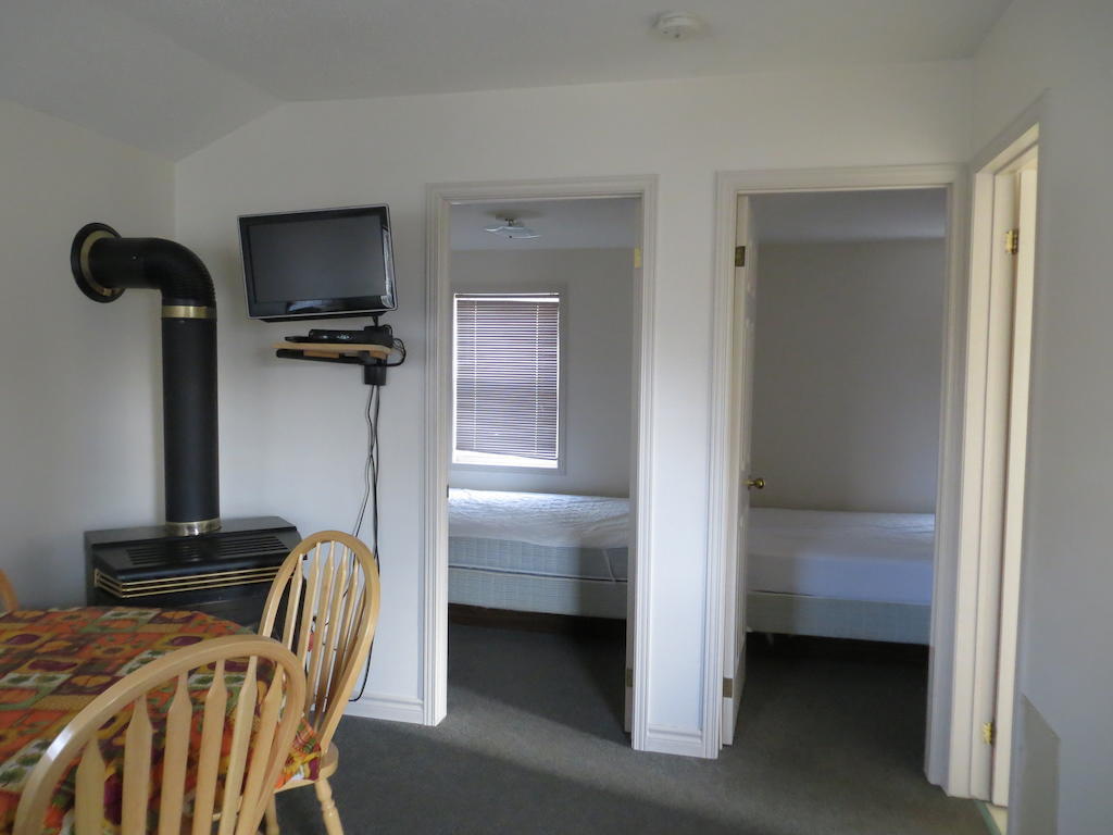 Halls Cottages Honey Harbor 外观 照片